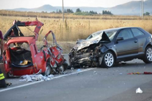 Scontro frontale e due morti per un cartello sbagliato